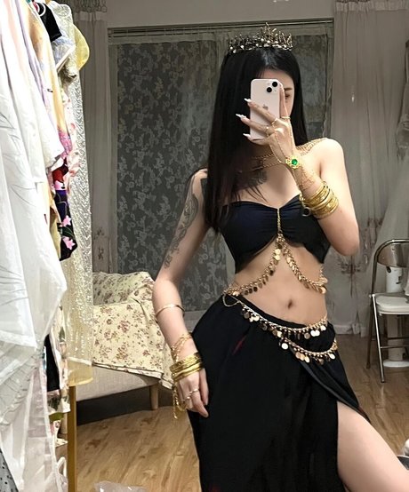 xyyoff model hot images