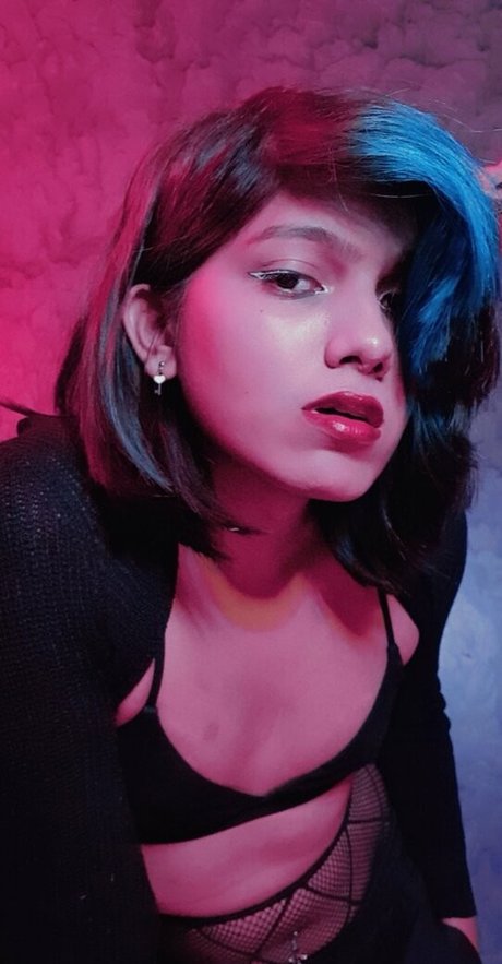 KwitTrap model adult pics