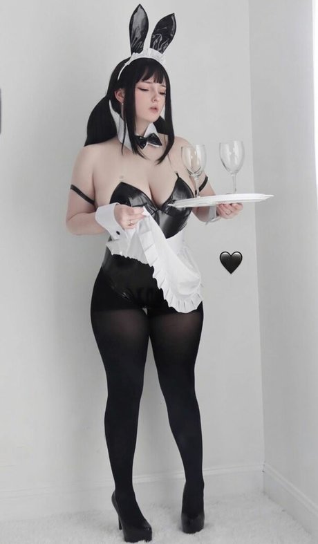 Mewlyni star erotic photo