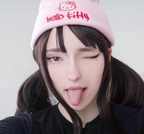 Mewlyni sex model pic