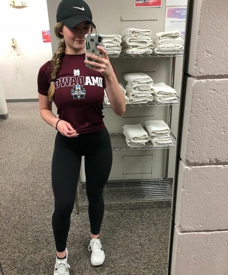 Madi ASMR pornstar nude photo