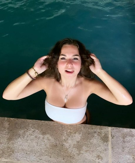 ___u l i a n a___ naked model photos