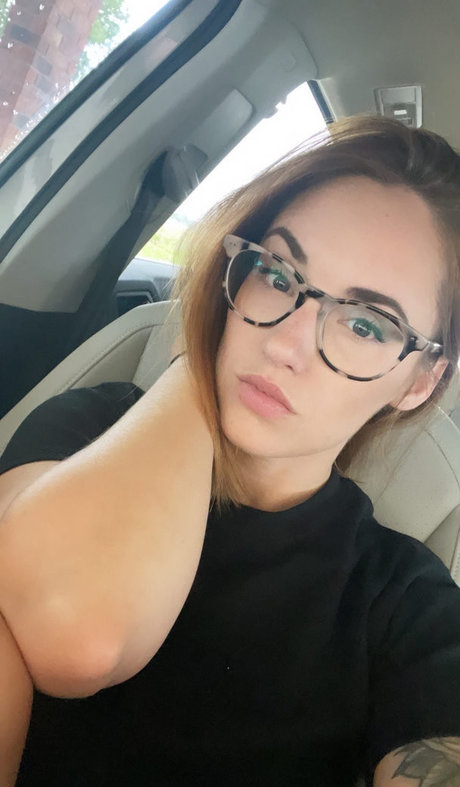 Brookelyn b naked model pics