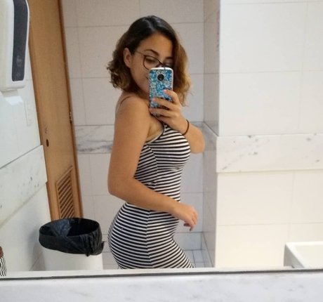 Karinny art actress gallery