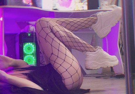 alexandra shock pretty star pictures