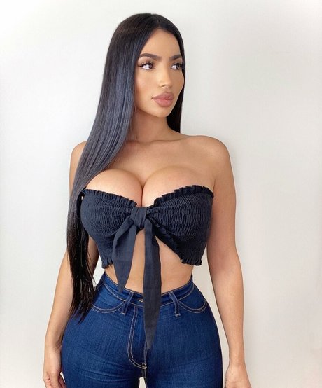 Kathleen Molina erotic model photo