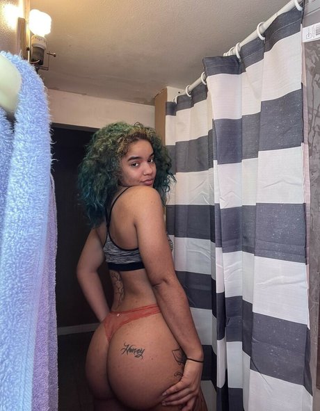 Kindasky sex model picture