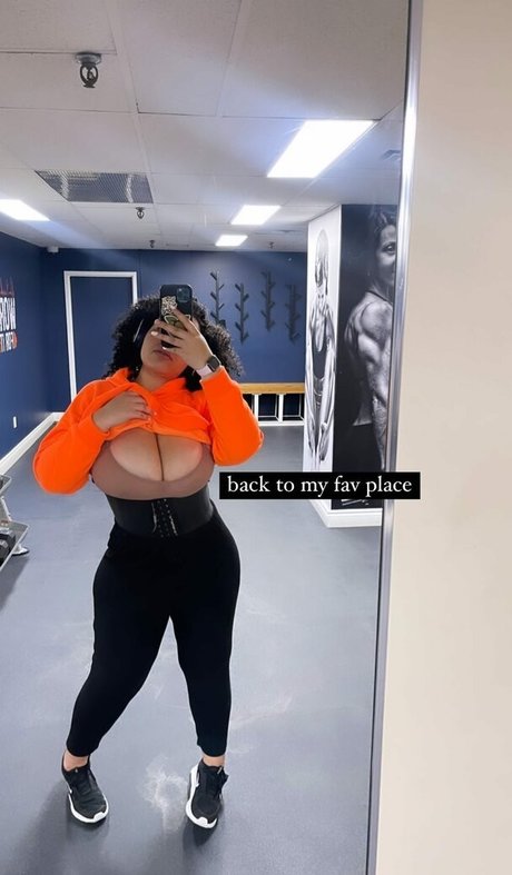 Tanya Mayenge exclusive star photo