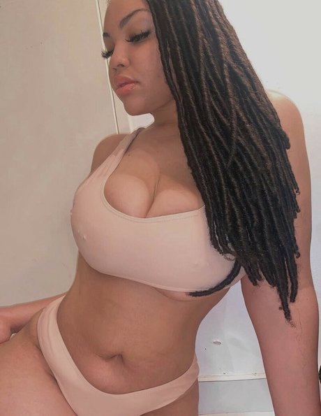 Tanya Mayenge star pic