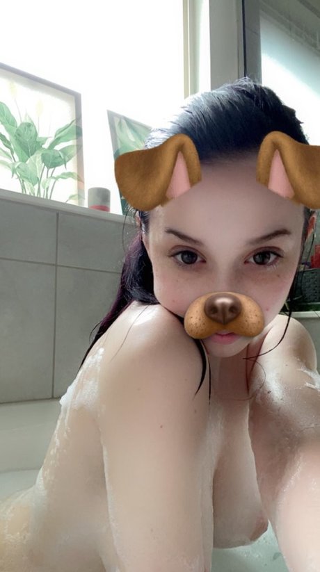 Emmahdorable nude model photos