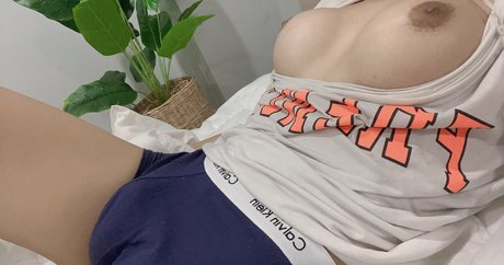 Benz Sang pornstar nude picture