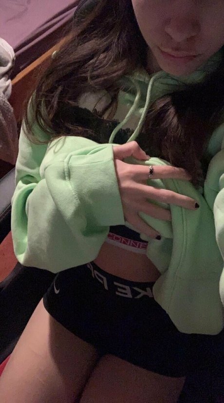 Jade XX model adult pics