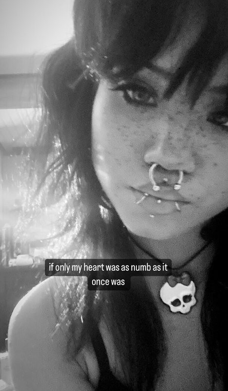 Saintsgoth model high quality pics