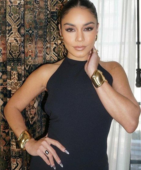 Vanessa Hudgens exclusive star images