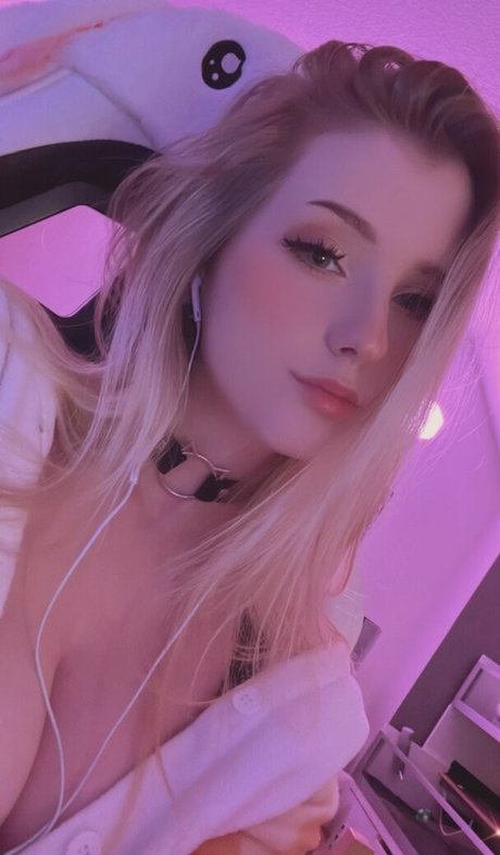 _nineer model erotic photos