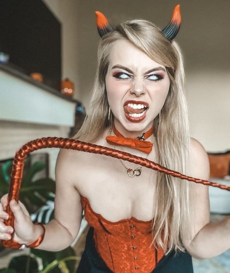 HalieeandKendra naked model img