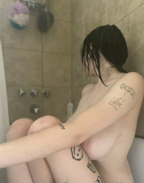 Lilgothbarbie star pics