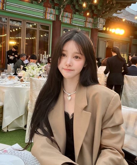 Uzaa model best photos