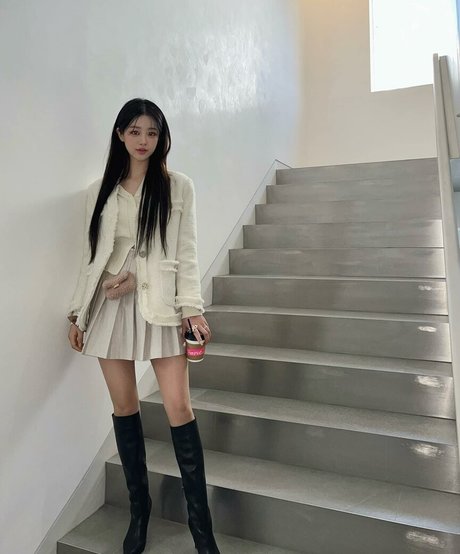 Uzaa naked pornstar pic