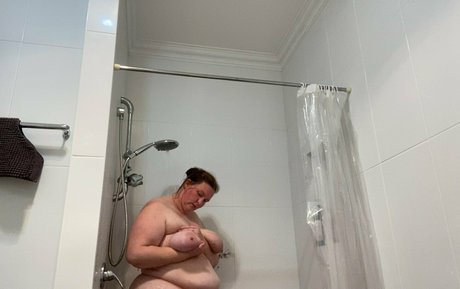 plus sizemum model naked images