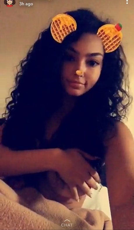 Ash Kaash nude star archive