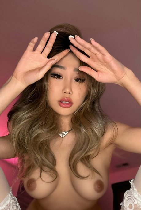 Waifuo hot actress pics