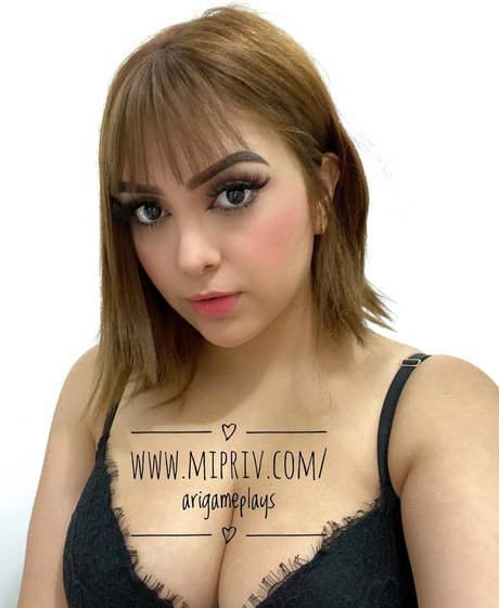 Ari Game Plays beautiful model pictures