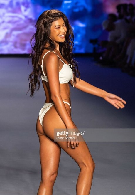 Jenn Lee top model pictures