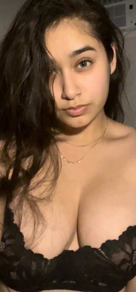 Kayla Rosalia pretty model pics