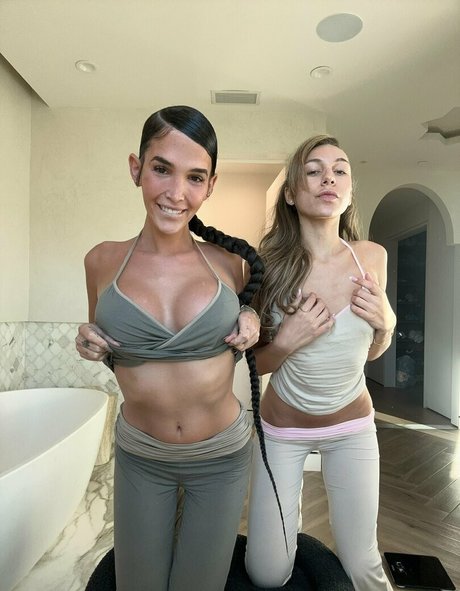 gibneylilah naked pornstar picture