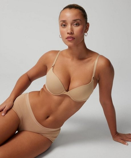 Elle Smith pornstar archive