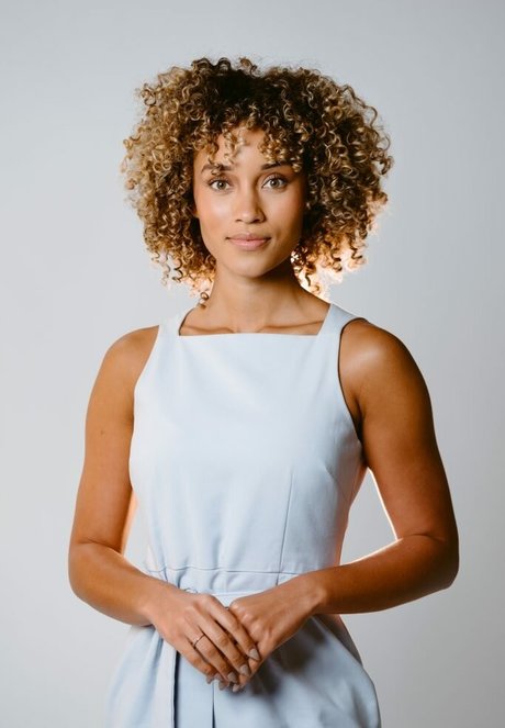 Elle Smith naked model pic