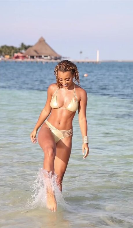 Elle Smith model sex pics