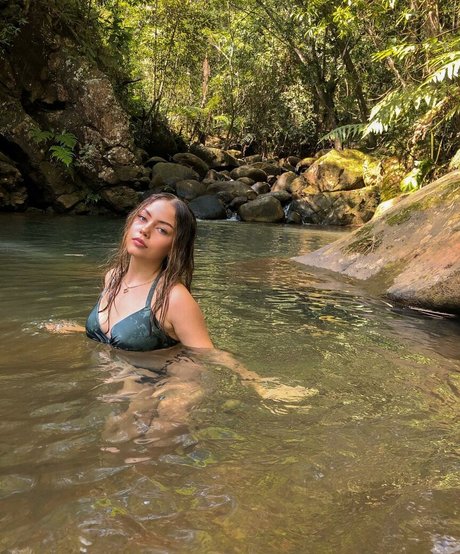 trivitv erotic model pics