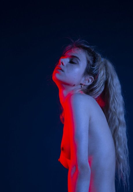 Grafit Studio art model pic