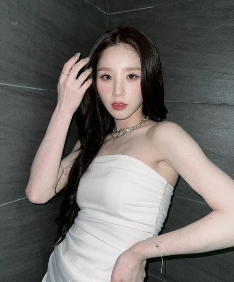 HeeJin exclusive star pictures