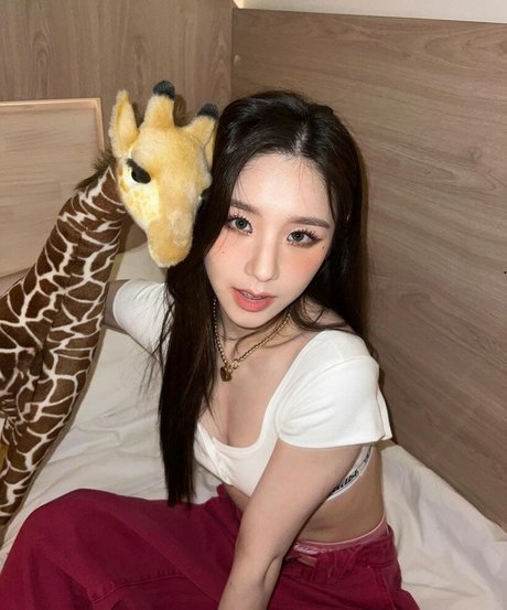 HeeJin free star pictures