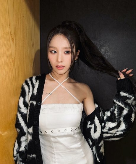 HeeJin sex model picture