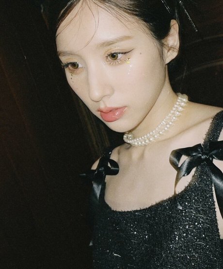 HeeJin sexy model gallery