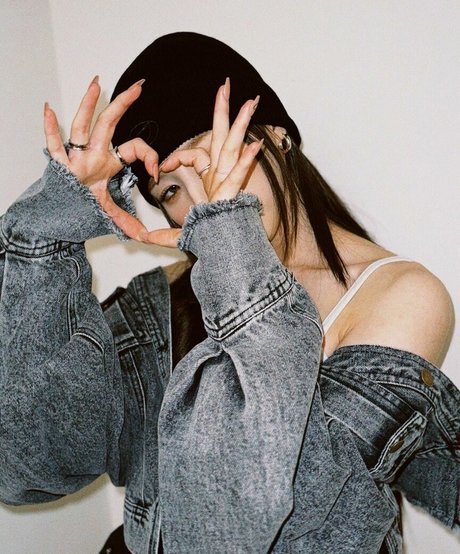 HeeJin adult model pic