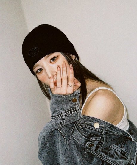 HeeJin beautiful model photo