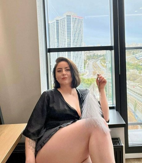 Sweet Buns model sexy pictures