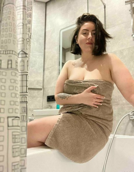 Sweet Buns pornstar photos