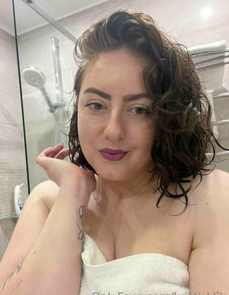 Sweet Buns model sexy pictures