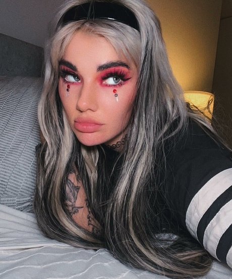 Hannah Taylor pretty actress pics