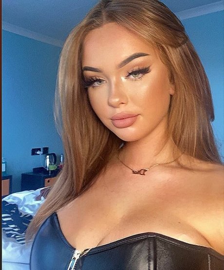 Neave Dare porn model gallery