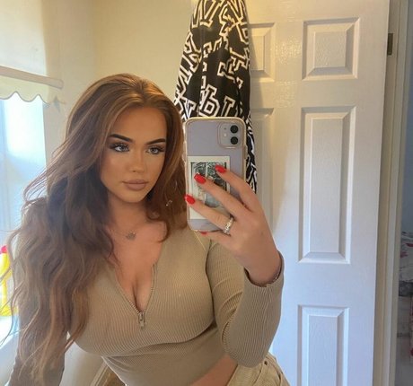 Neave Dare xxx pornstar photo