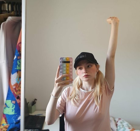 akchoriii pornstar adult image