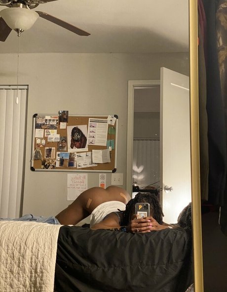 thehazelgrace nude model image