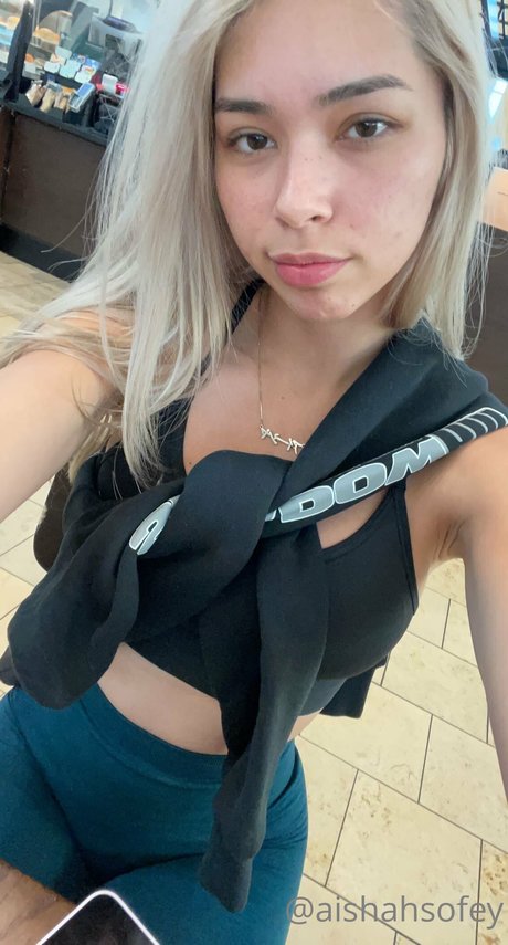 Aishah Sofey_ nice star photo